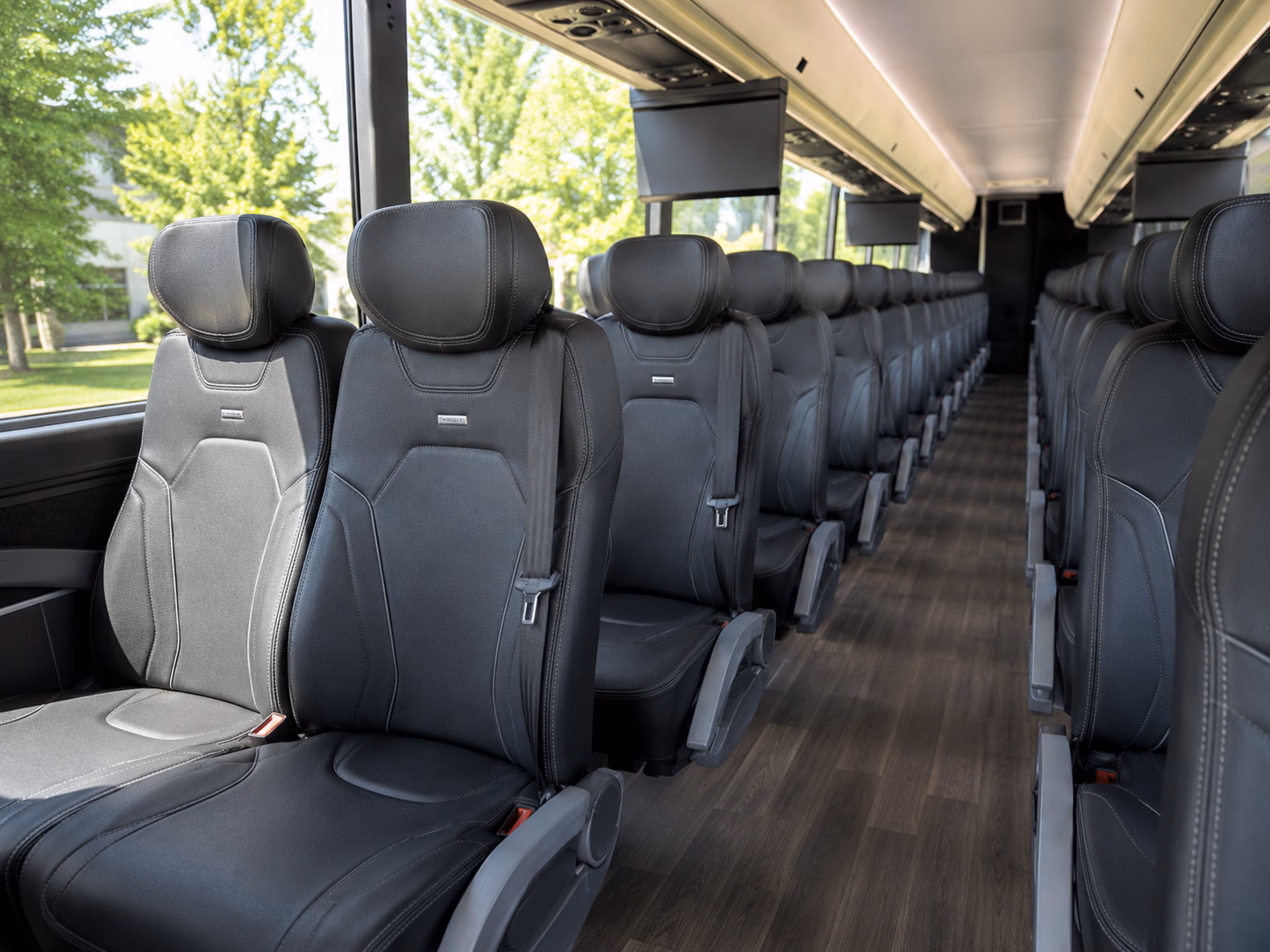 charter buses to round barn tabor hill and the berrien county wineries